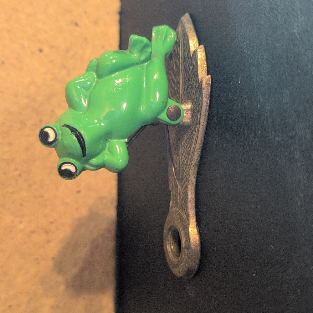 Vintage ALLIED BRASS Frog Paper Clip Letter Holder
